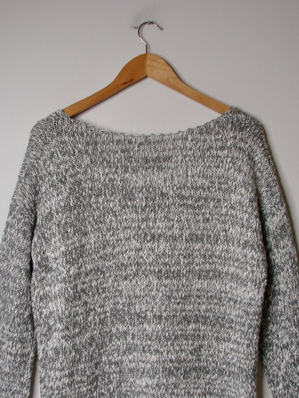 Aritzia Talula V-Neck Sweater Gray White Marled Pullover Loose Relax Fit Medium - Picture 11 of 14